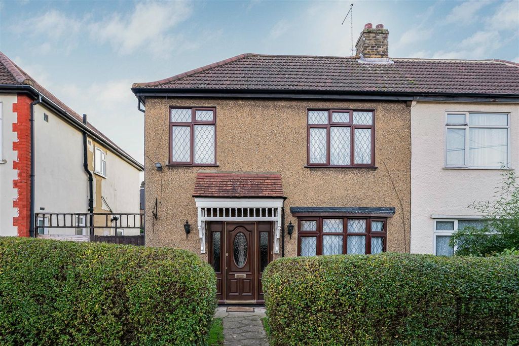 Property photo 1 of 24 Front Garden