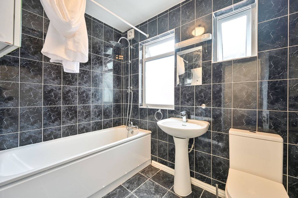 Property photo 1 of 4