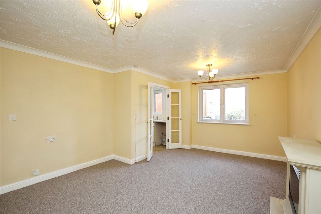 Property photo 2 of 11 Living Room