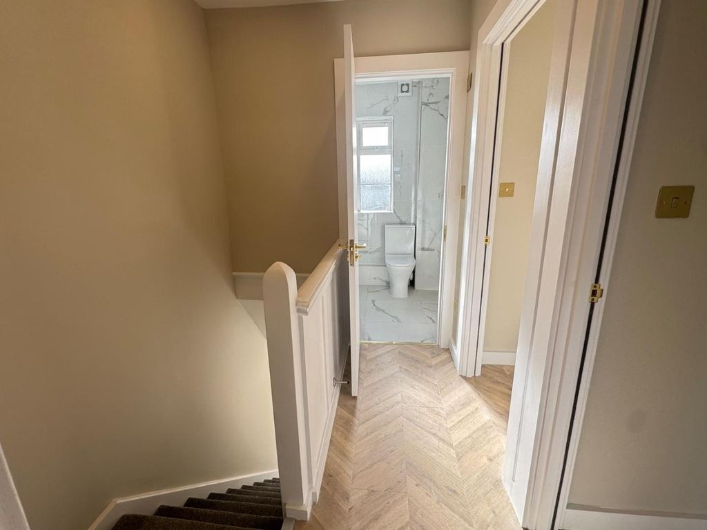 Property photo 2 of 14 Hallway.Jpeg