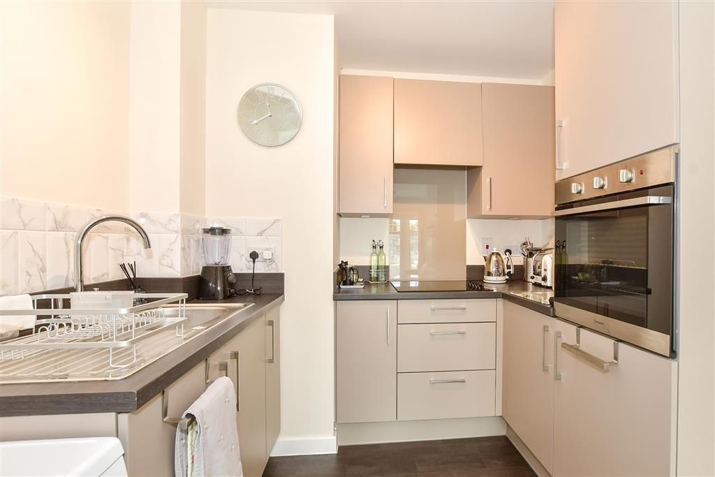 Property photo 3 of 12 Lounge/Kitchen