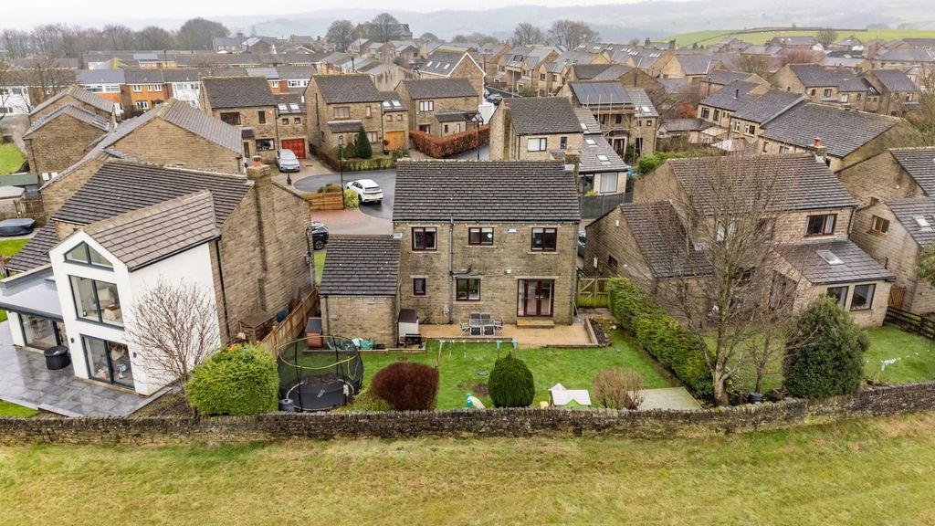 Property photo 3 of 27