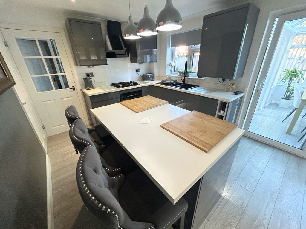 Property photo 3 of 24 Kitchen/Diner