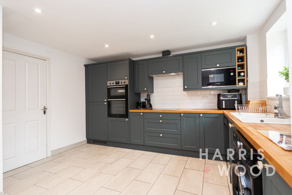 Property photo 3 of 21 4352313