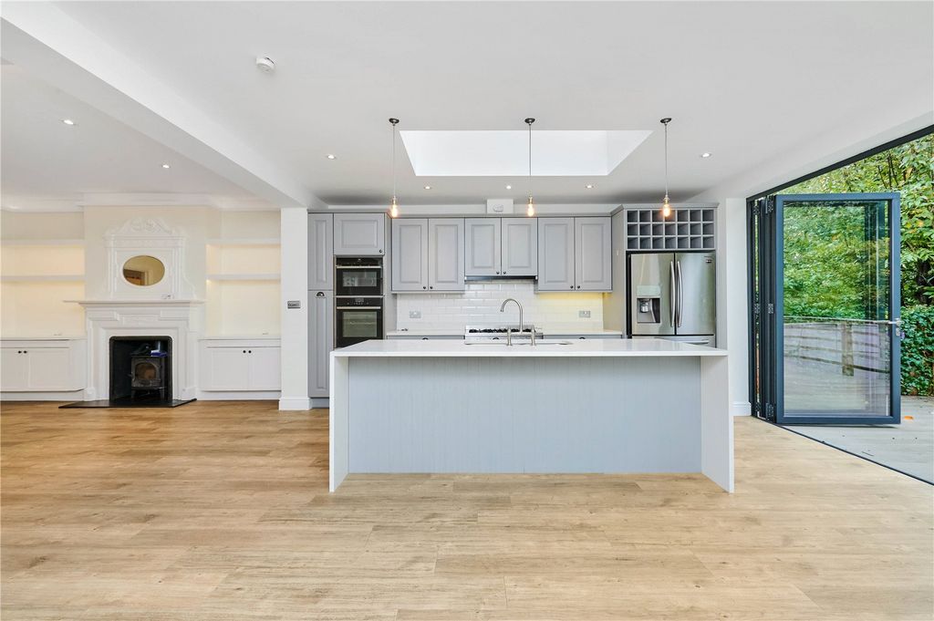 Property photo 1 of 17 Kitchen