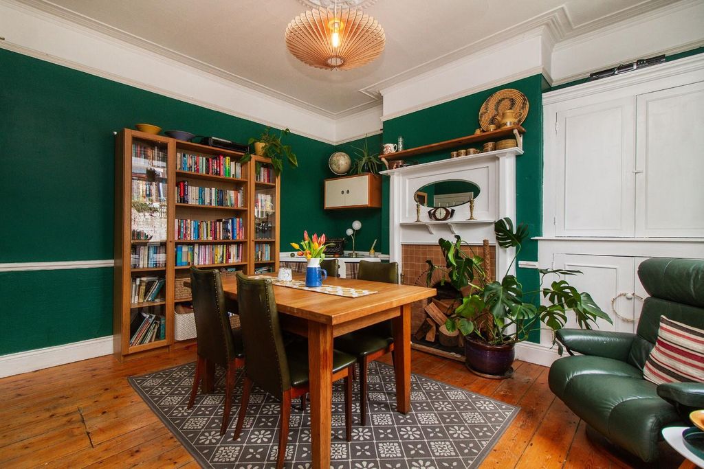 Property photo 3 of 9 Dining Room