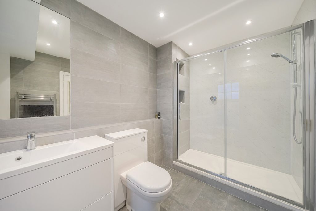 Property photo 3 of 20 1388744-15-693Af4...