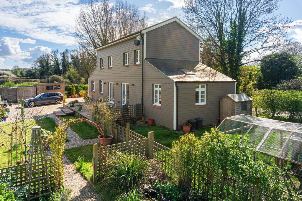 Property photo 1 of 28