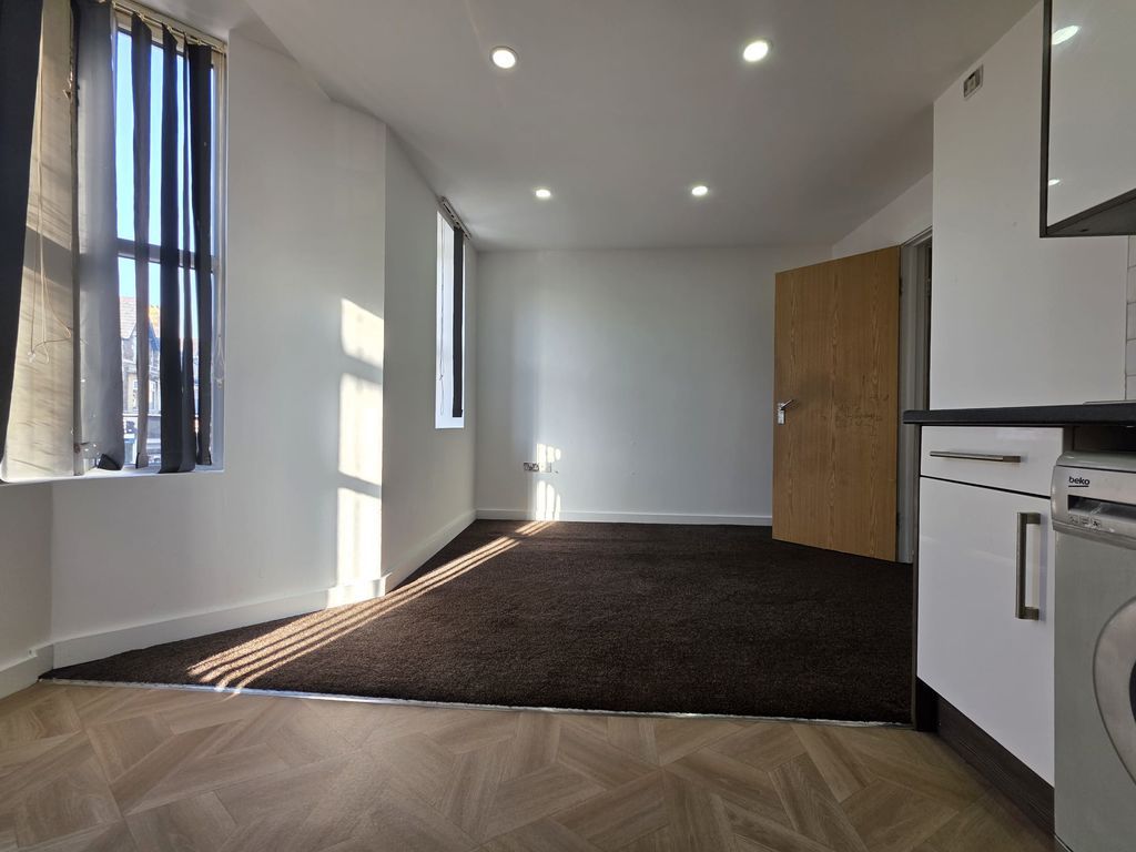 Property photo 1 of 6 Photo 6