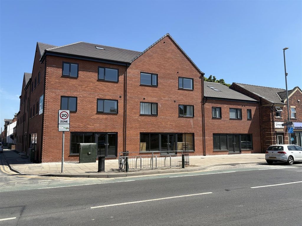 Property photo 1 of 7 Modern Brick Property With Large Windows...