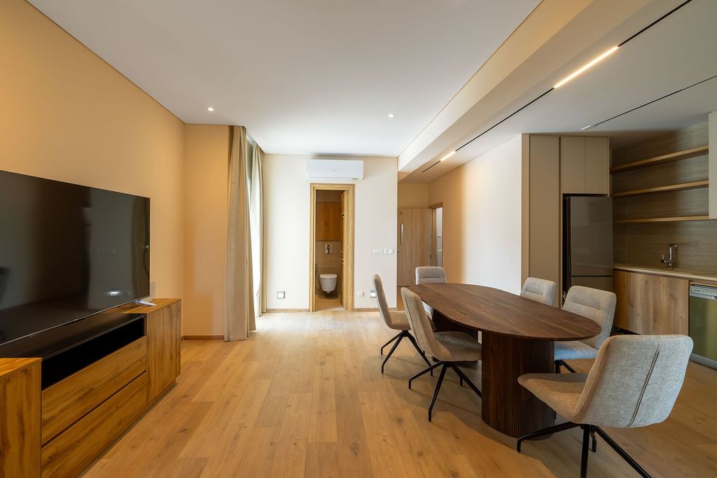 Property photo 2 of 27