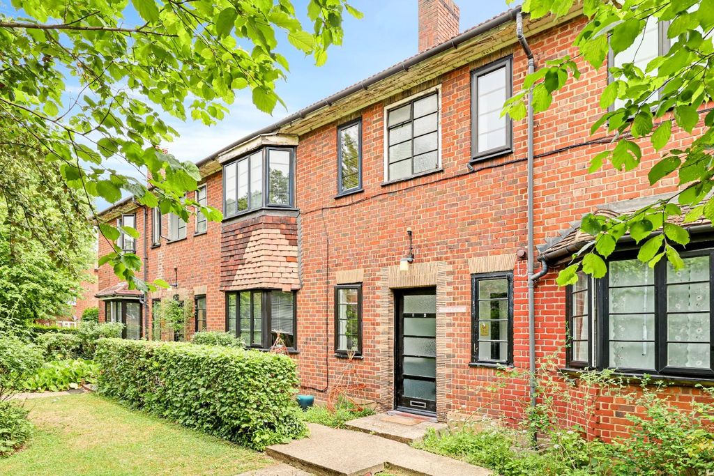 Property photo 1 of 10 10-Bf9Cjhpropworld - 2 Thorpe Close40.Jpg