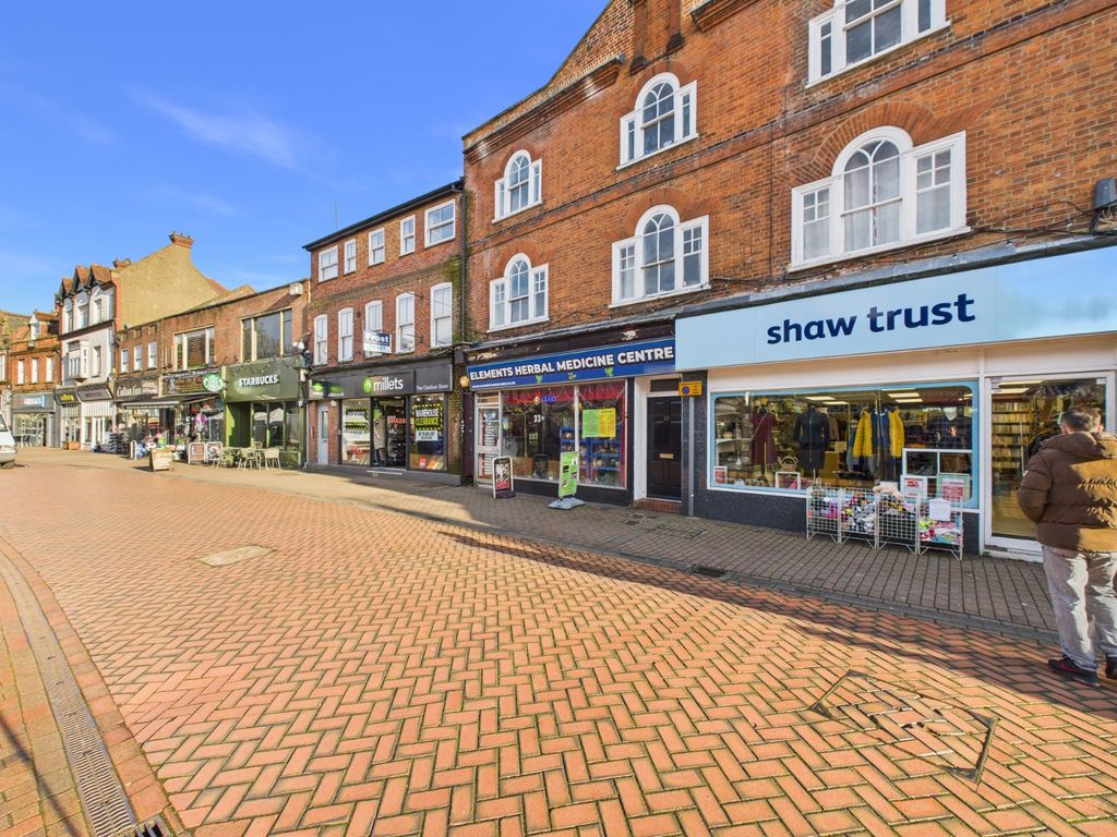 Property photo 1 of 8 Chesham High Street