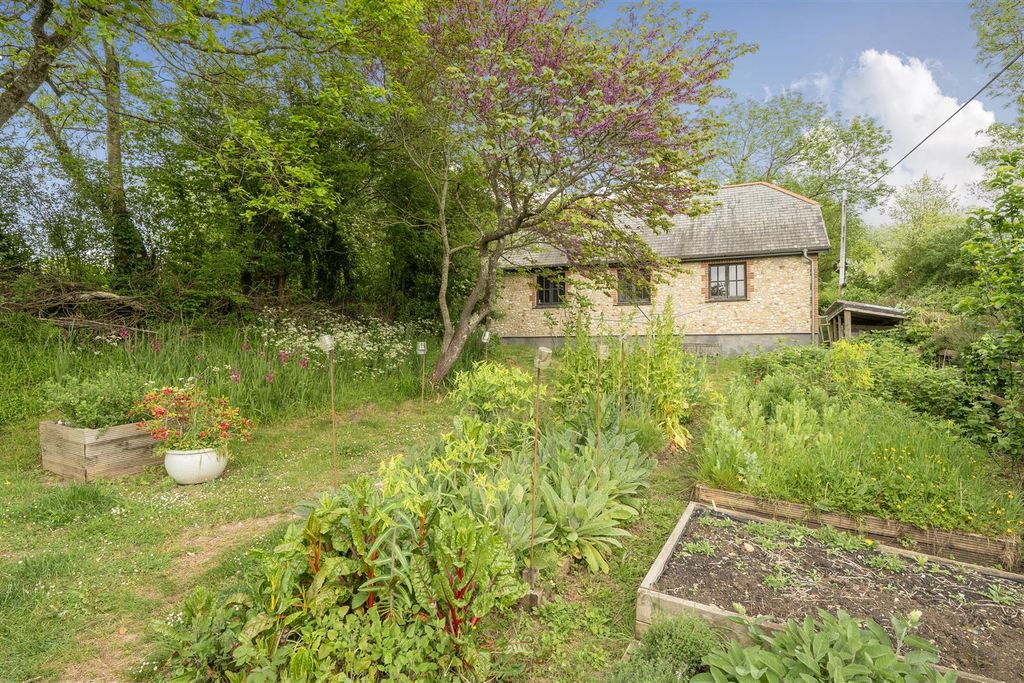 Property photo 2 of 24 Garden