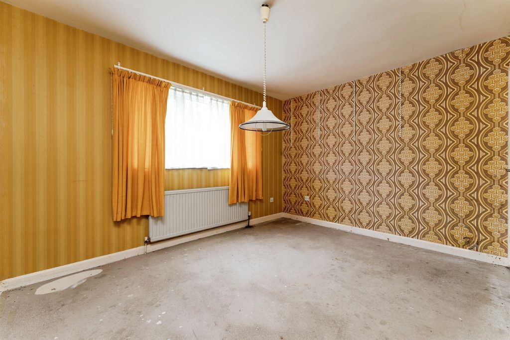 Property photo 2 of 21