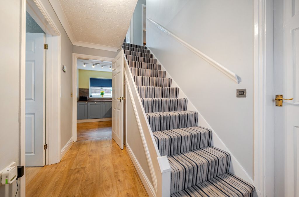 Property photo 3 of 26 Halllway