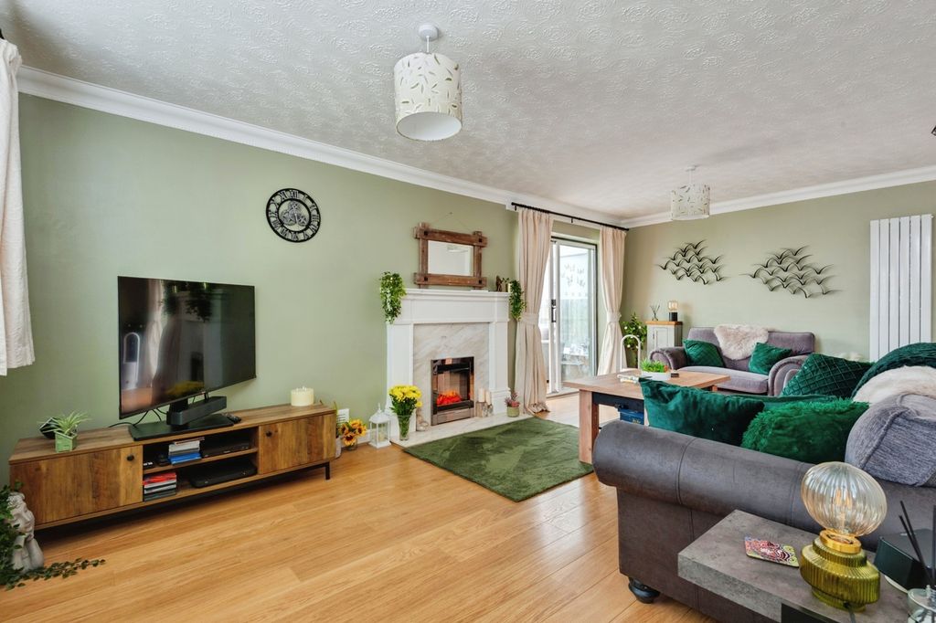 Property photo 3 of 17 Photo