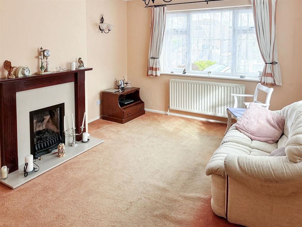 Property photo 3 of 17 Lounge.Jpg