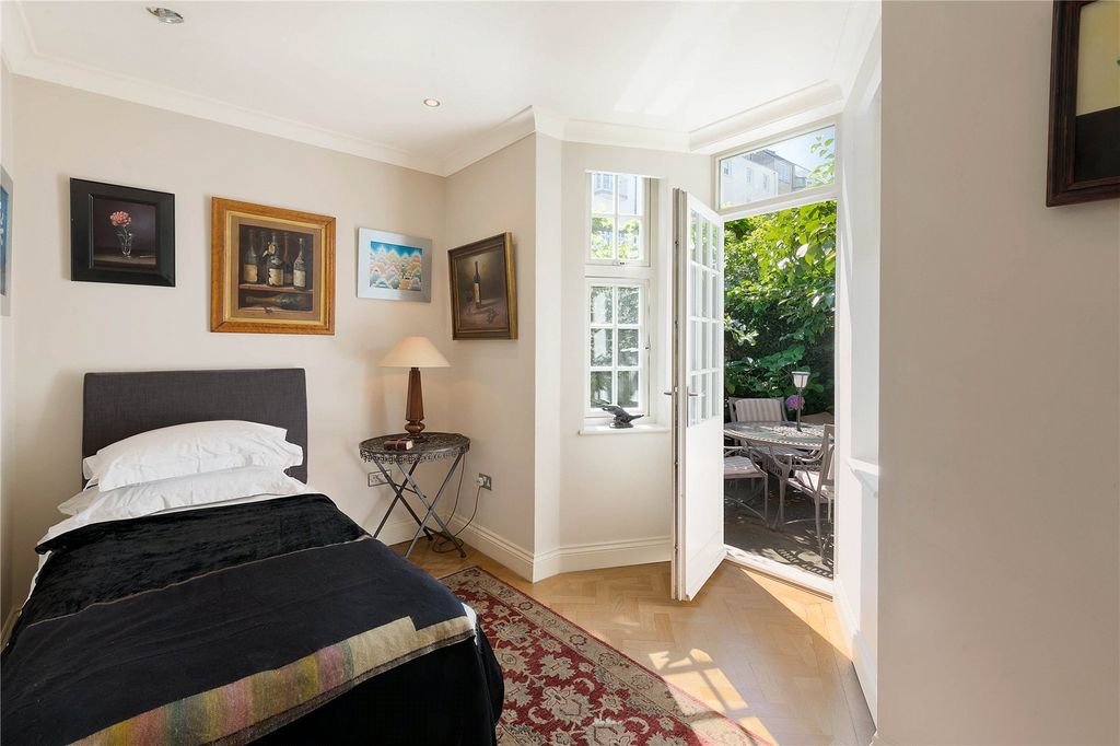 Property photo 3 of 8 Bedroom