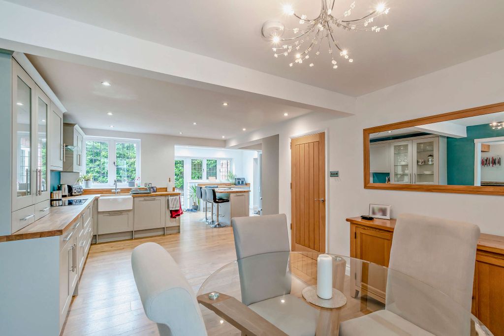 Property photo 2 of 33