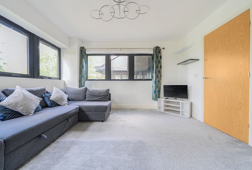 Property photo 2 of 14 15-681B873656F01-...