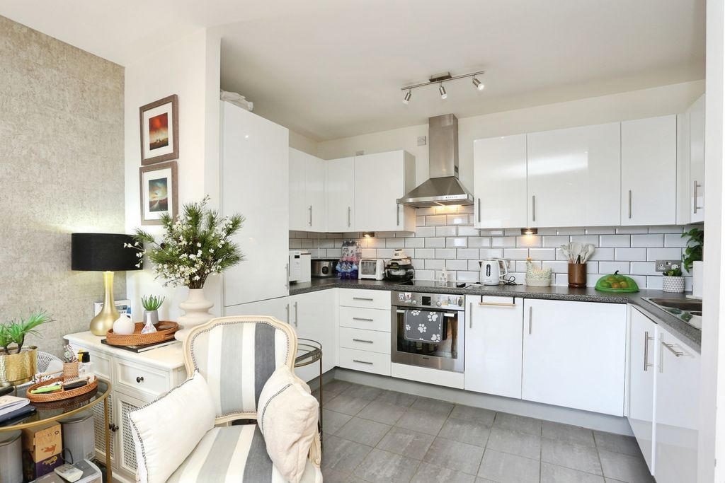 Property photo 3 of 21 Pbox-Img.Jpg