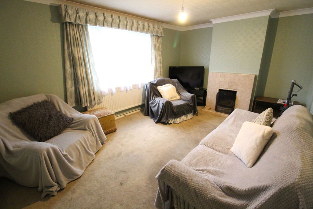 Property photo 3 of 12 Lounge