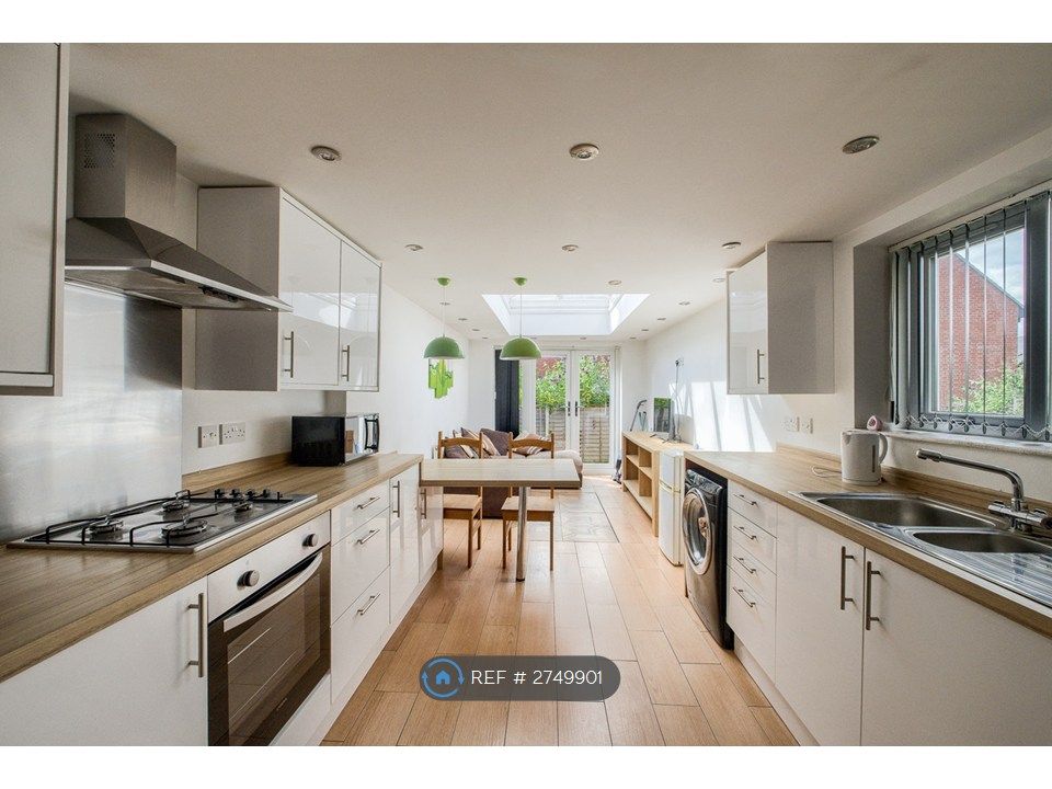 Property photo 1 of 25 Kitchen/ Living Room