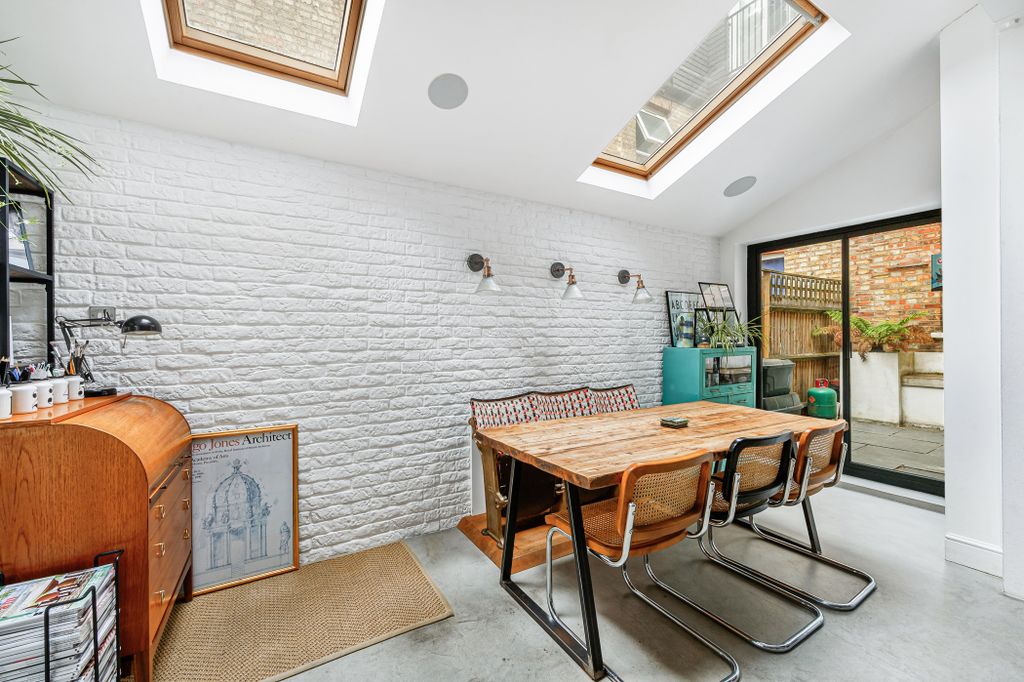 Property photo 3 of 14 Gff 51 Little Ealing Lane-5