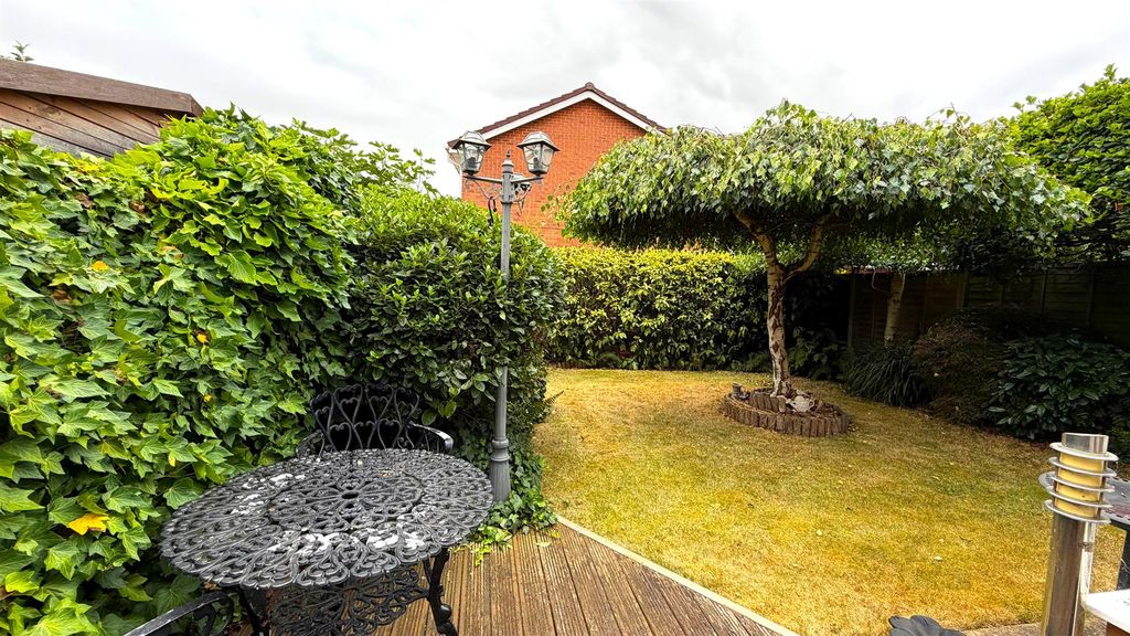 Property photo 3 of 19 Garden.Jpg