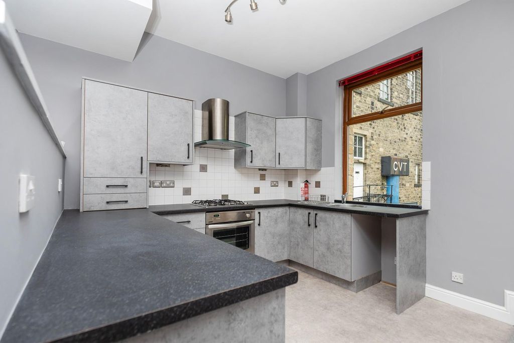 Property photo 2 of 31 Living/Dining Kitchen