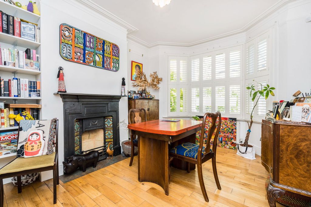 Property photo 2 of 18