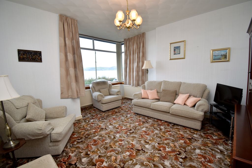 Property photo 2 of 25