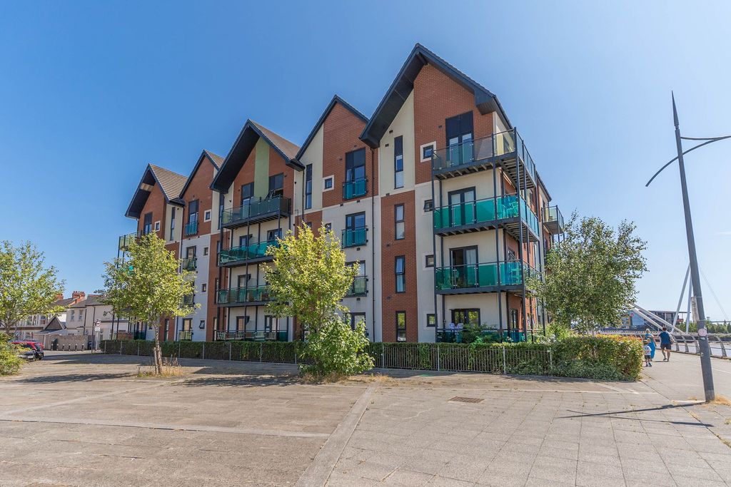 Property photo 1 of 18