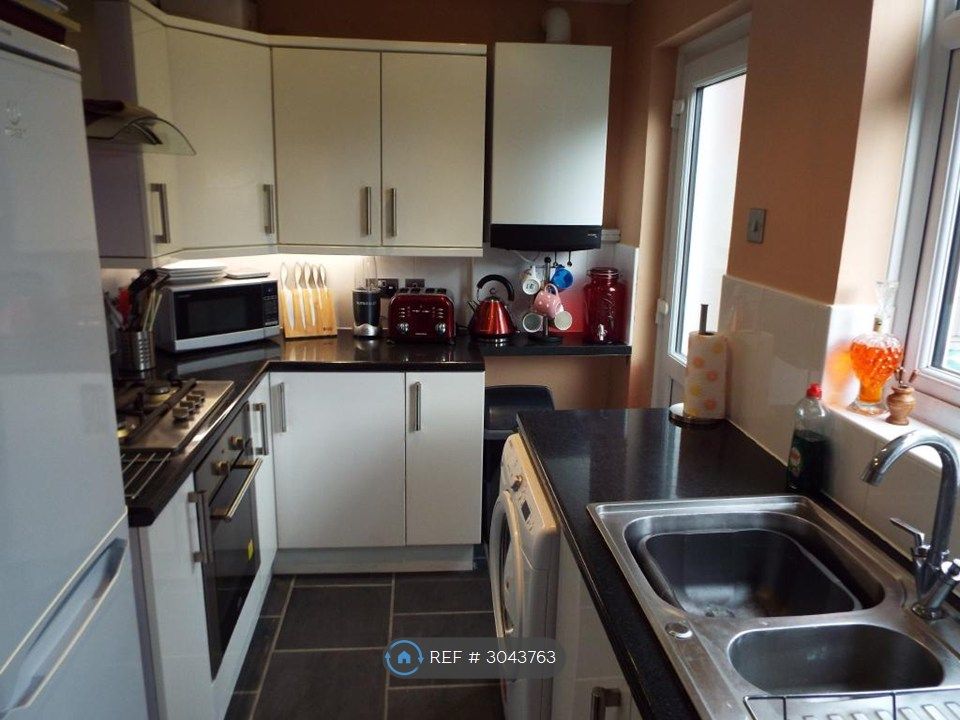 Property photo 3 of 14 Kitchen