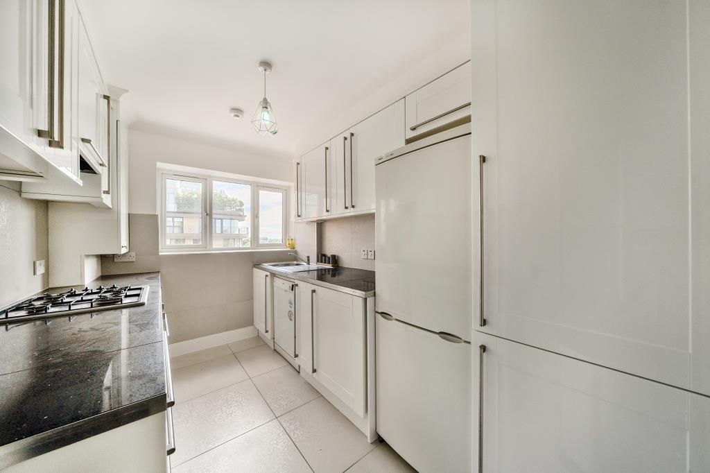 Property photo 3 of 19 Kitchen