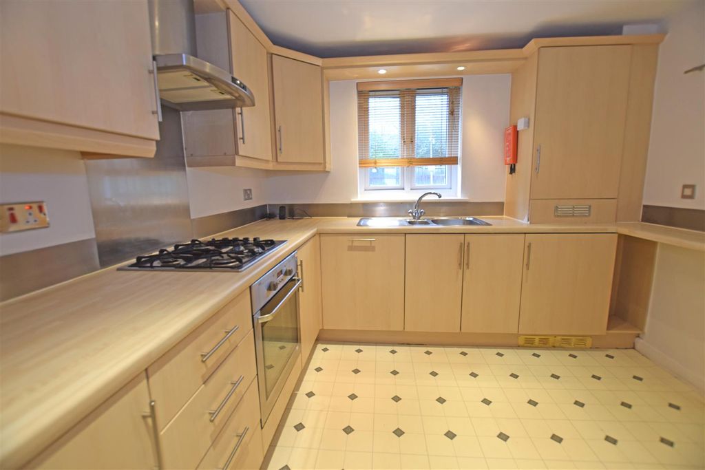 Property photo 3 of 9 Kitchen.Jpg
