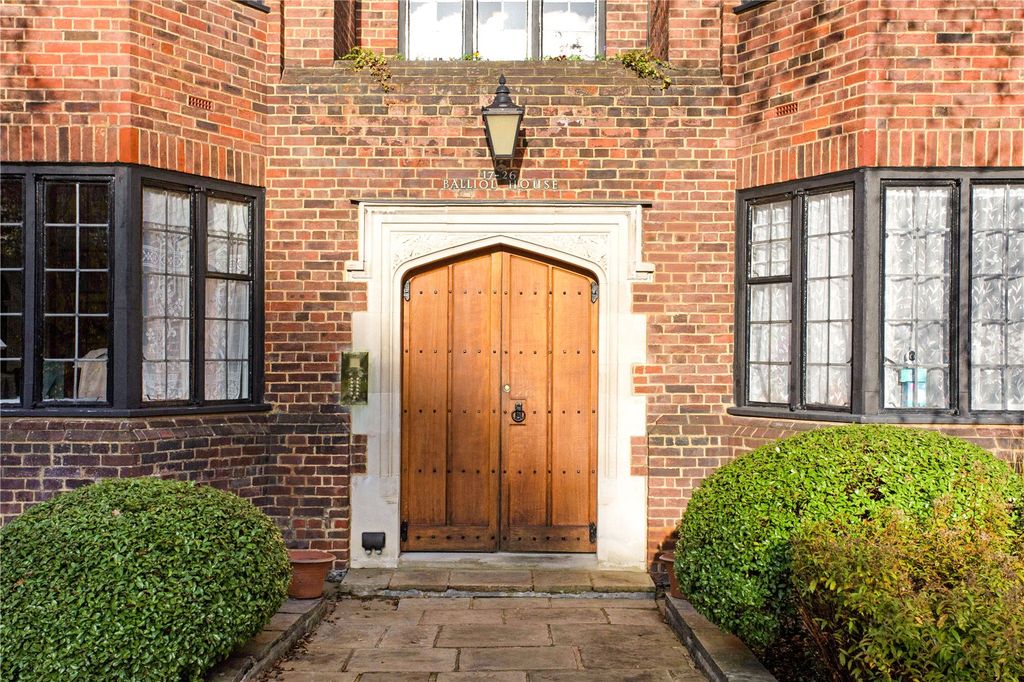 Property photo 1 of 17 Entrance