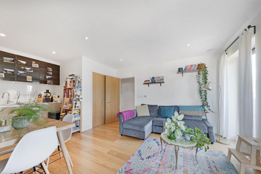 Property photo 3 of 8