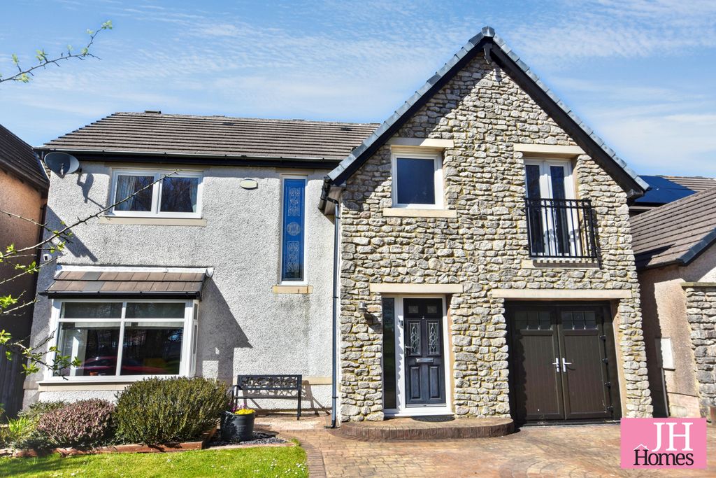 Property photo 1 of 32