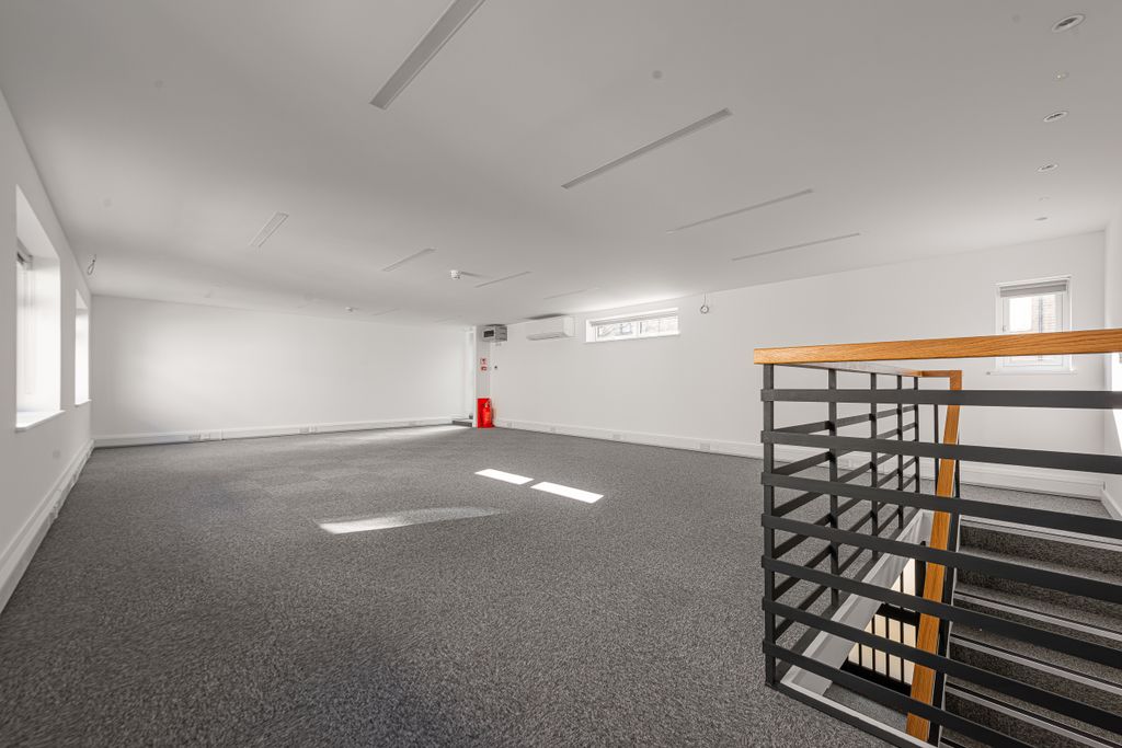 Property photo 2 of 16 Riverside House, Unit 10-005