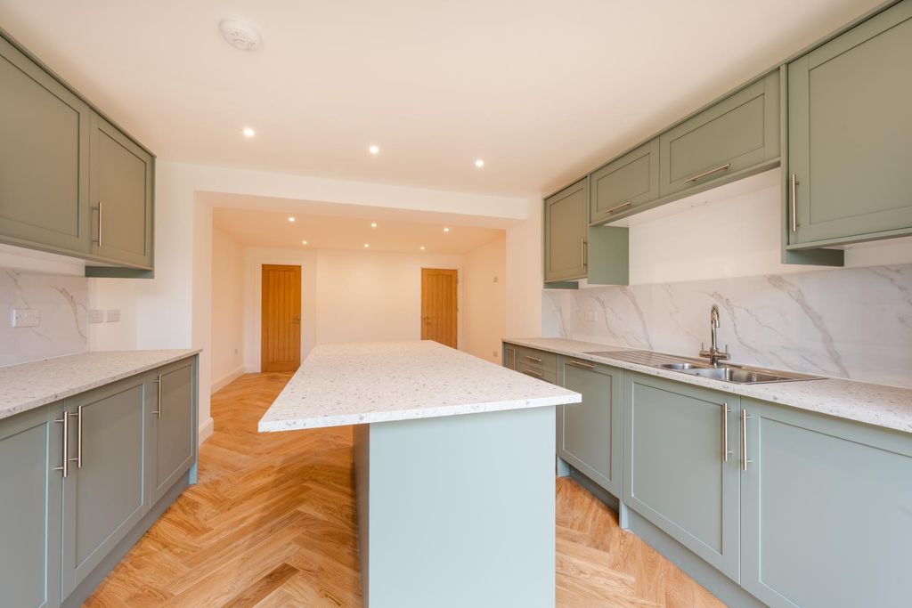 Property photo 3 of 23 Property Photo