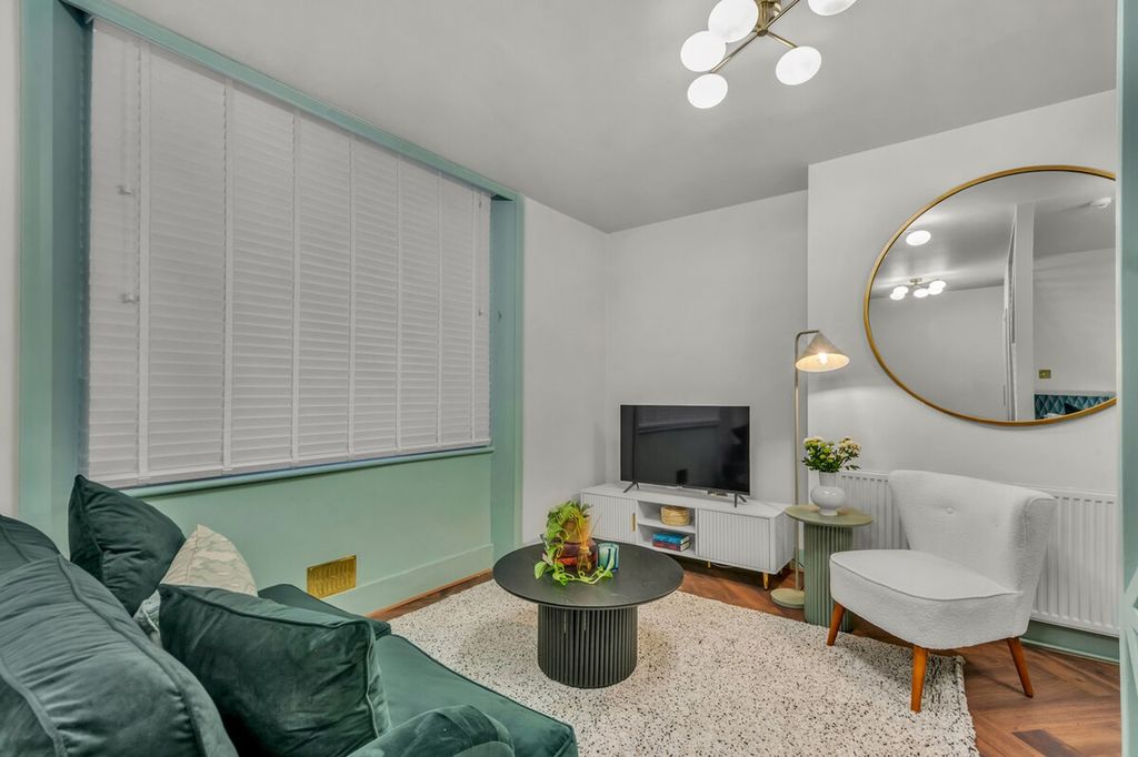 Property photo 1 of 20 Living Room