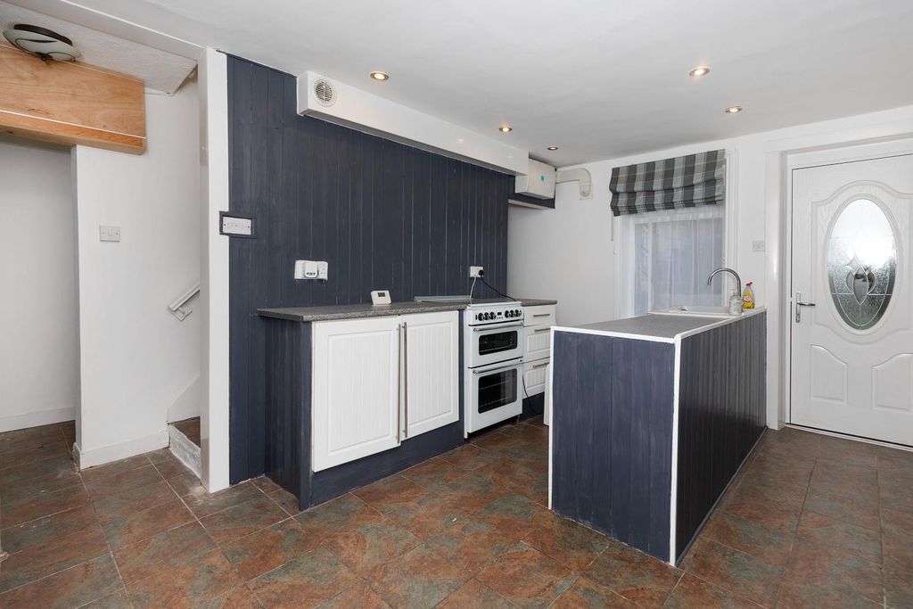 Property photo 2 of 18 Dining Kitchen