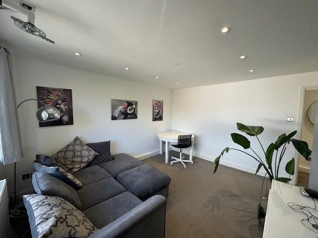 Property photo 3 of 7 Livingroomnicola.Jpg