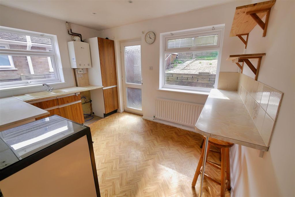 Property photo 3 of 9 Kitchen