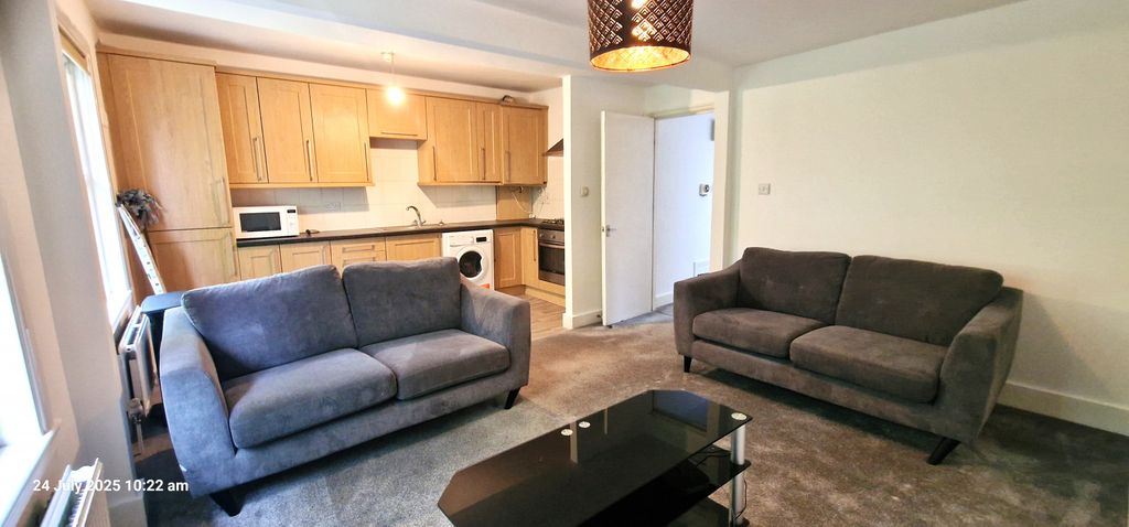Property photo 1 of 5 2 Bed Split Level Flat N6
