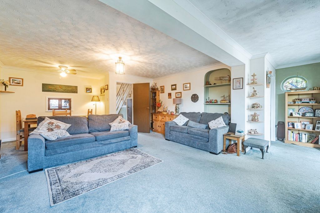 Property photo 3 of 17 Photo