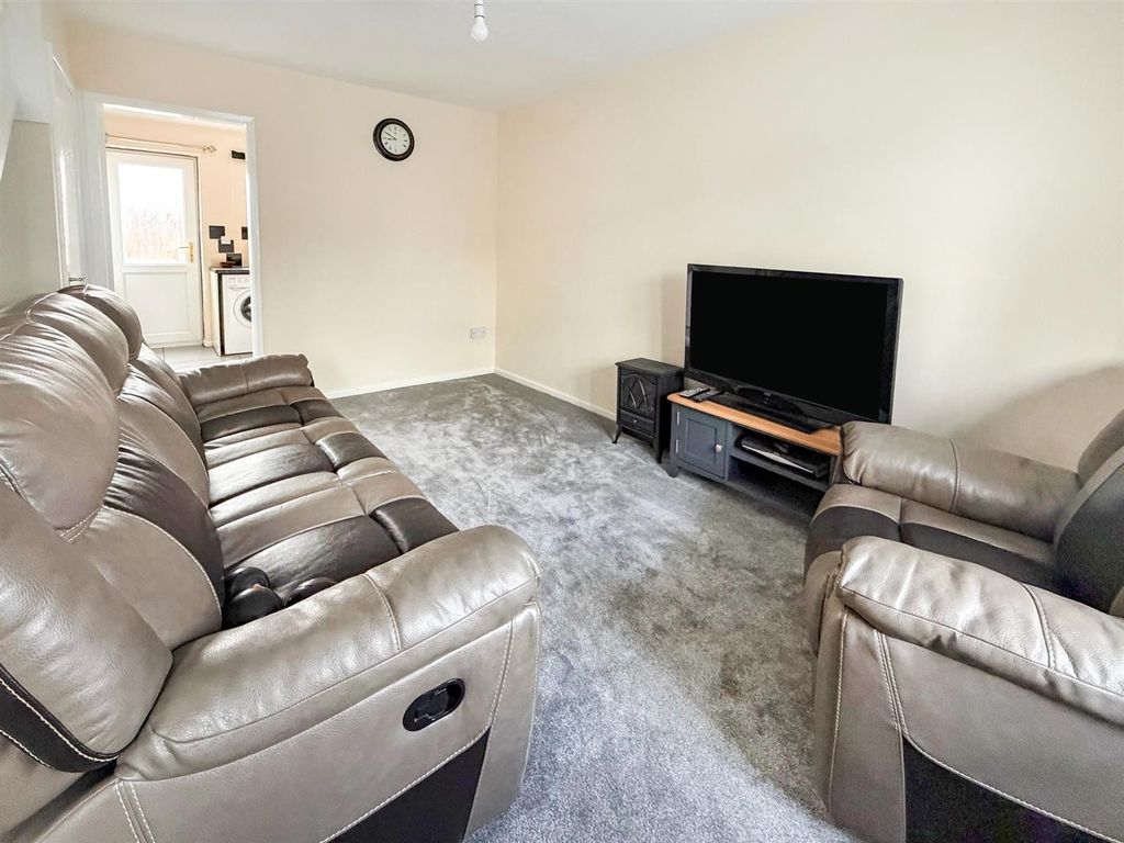 Property photo 2 of 10 Lounge