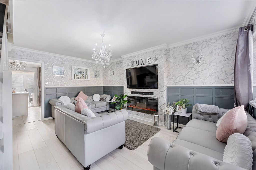 Property photo 2 of 21